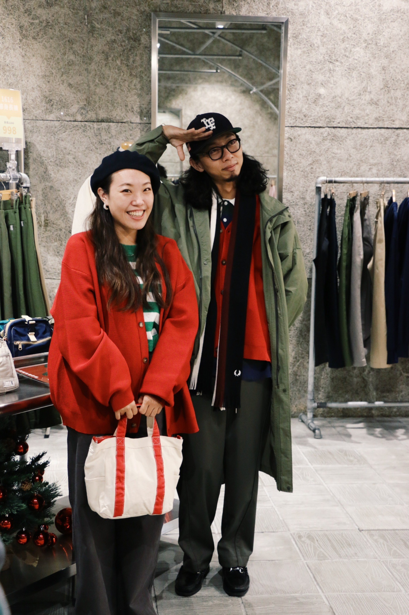 聖誕節、耶誕節、christmas 穿搭、christmas outfits、搭配、色系搭配、暖色系、秋冬穿搭 聖誕穿搭、耶誕穿搭、聖誕穿搭男、聖誕穿搭女、情侶穿搭