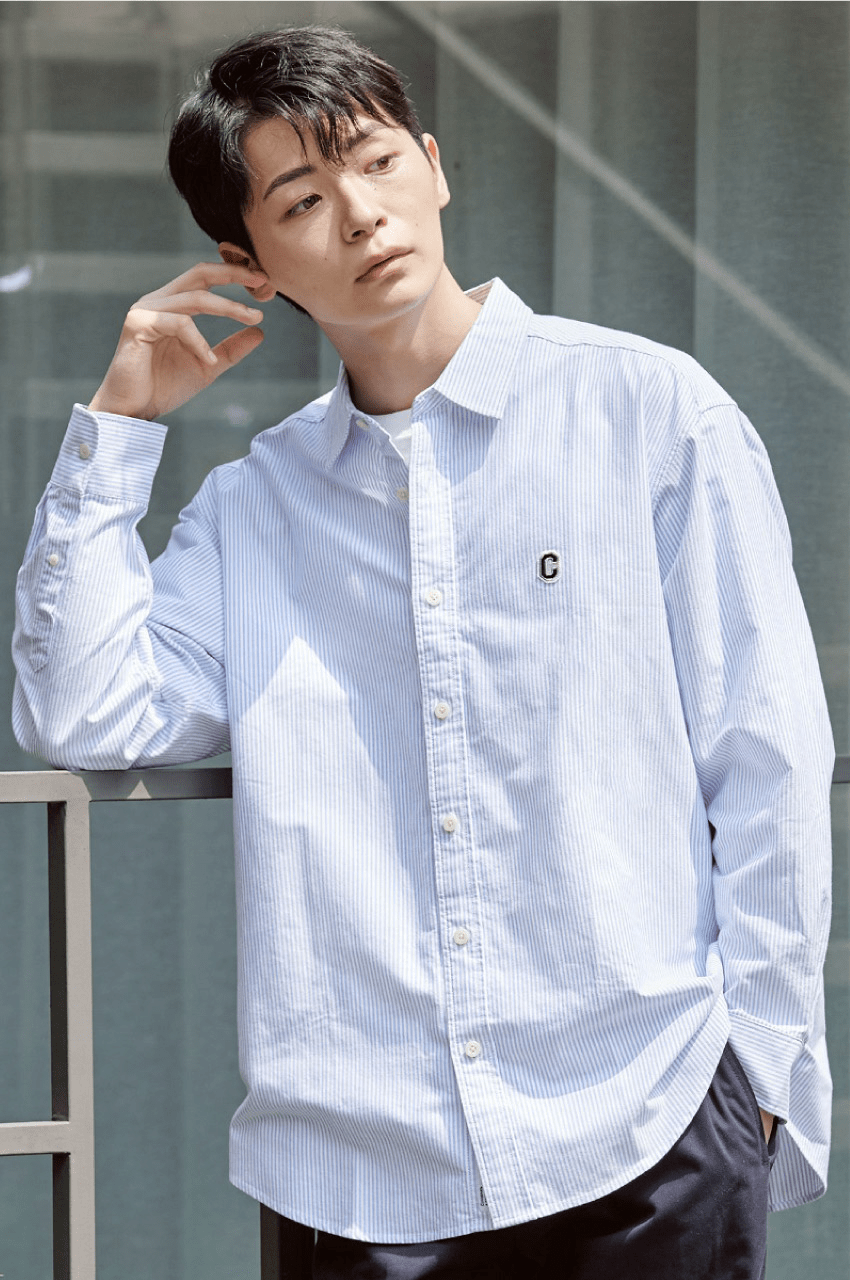 如果覺得穿西裝太拘謹的話簡單的條紋、格紋襯衫就能有禮又有型了，能營造成熟感的同時 看起來俐落且有精神。 下